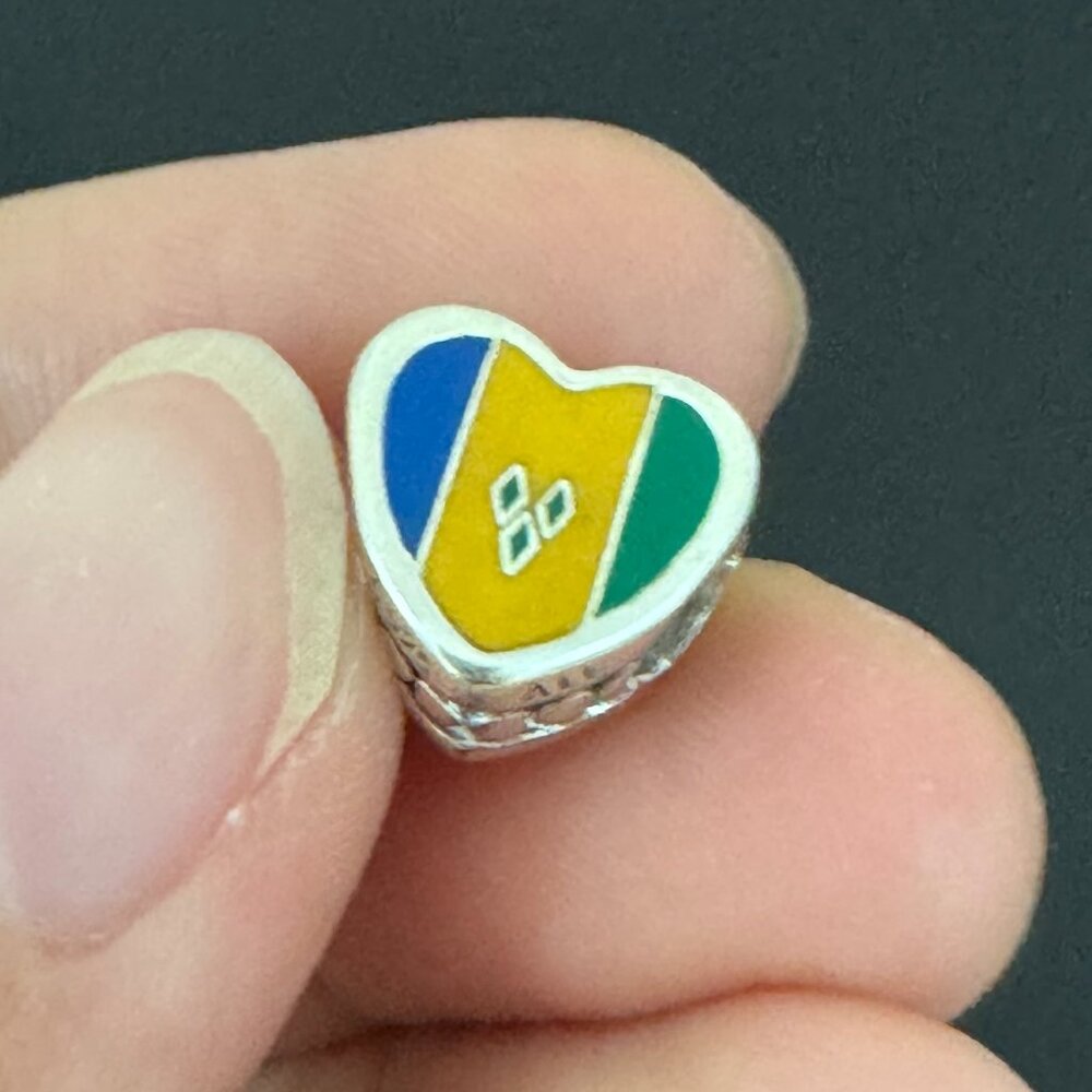Pandora I love Saint  Vincent  and the Grenadines Flag Heart Exclusive Charm